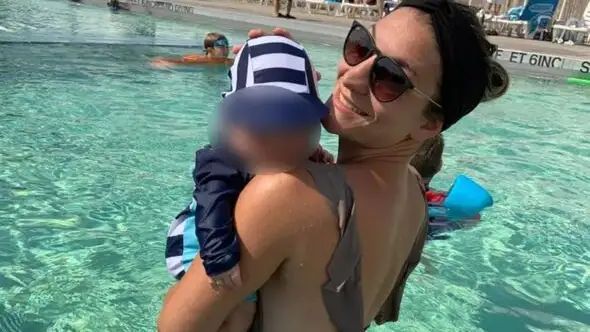 Una mujer estrangula con sus propias manos a sus dos hijos e intentar matar a su bebé Una mujer estrangula con sus propias manos a sus dos hijos e intentar matar a su bebé