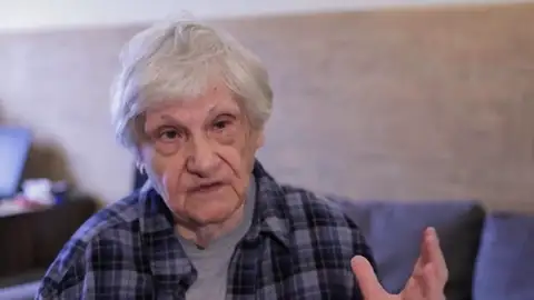 El testimonio de una superviviente del Holocausto que sobrevive a la guerra de Ucrania El testimonio de una superviviente del Holocausto que sobrevive a la guerra de Ucrania