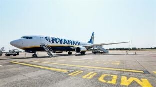 Imagen de archivo de un avi&oacute;n de Ryanair parado en la pista de aterrizaje en B&eacute;lgica