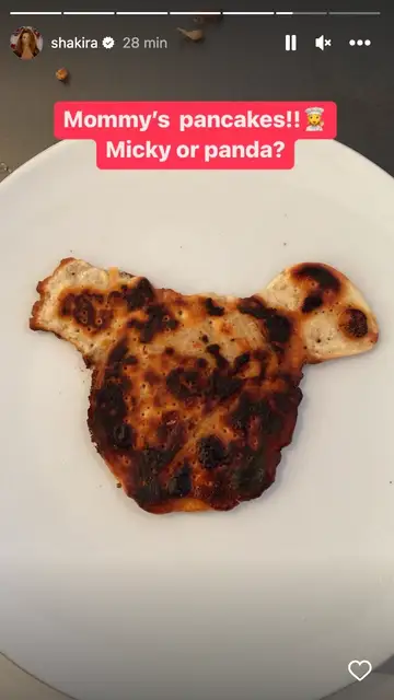 Shakira muestra cómo se le ha quemado una tortita Shakira muestra cómo se le ha quemado una tortita