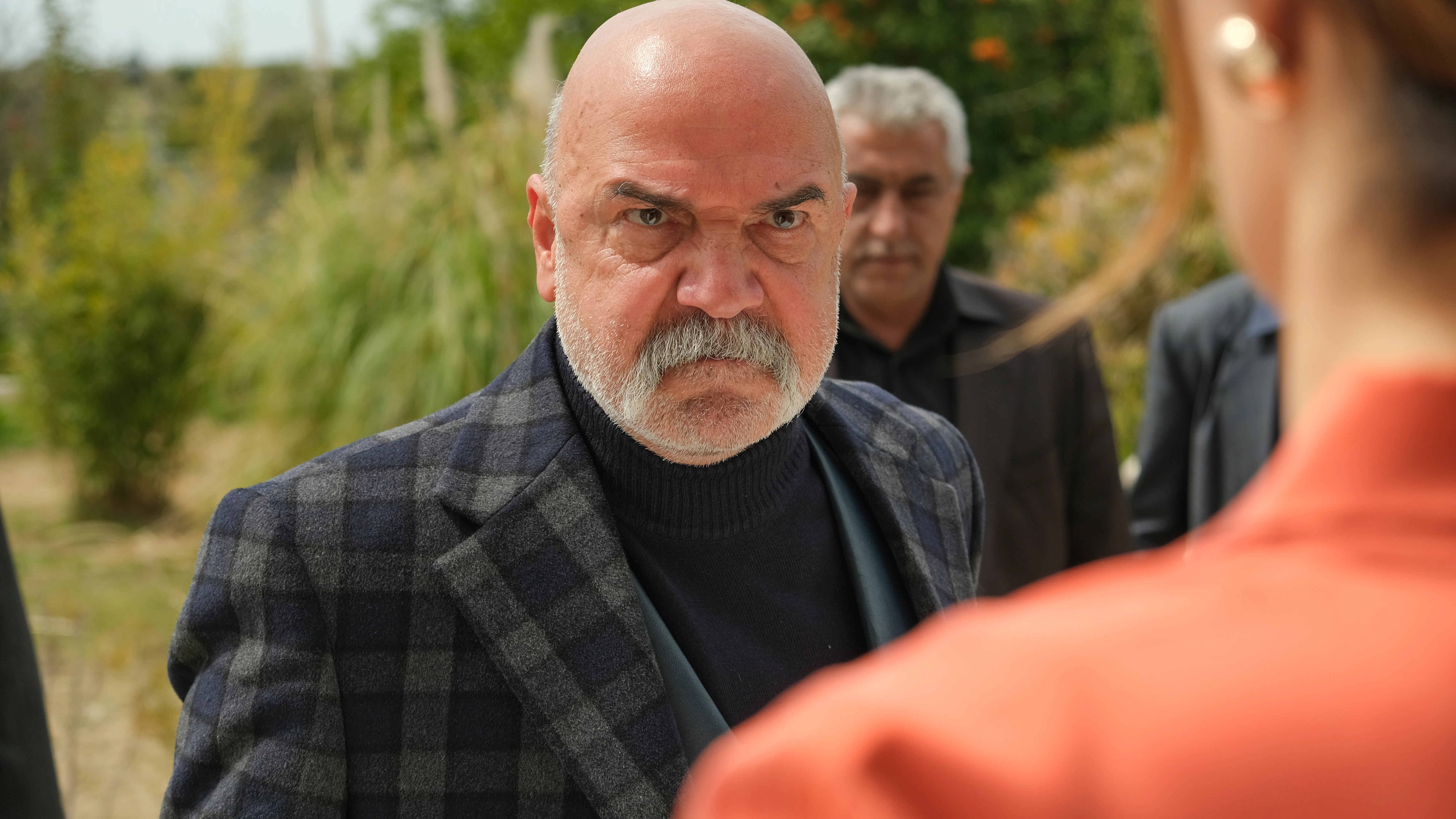 Çolak amenaza a Züleyha para que le entregue a Sermin: “O te haces a un lado o te mato” Çolak amenaza a Züleyha para que le entregue a Sermin: “O te haces a un lado o te mato”