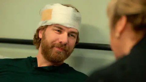 La operación de Fikret ha salido con éxito… ¡El joven despierta del coma! La operación de Fikret ha salido con éxito… ¡El joven despierta del coma!