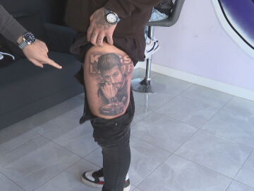 Tatuaje de Piqué en el muslo.