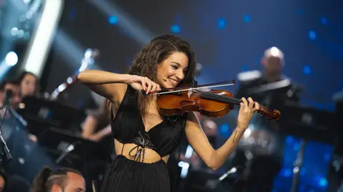 Ana Guerra seduce tocando la canción de ‘Juego de Tronos’ con el violín junto a la Film Symphony Orchestra en 'El Desafío' Ana Guerra seduce tocando la canción de ‘Juego de Tronos’ con el violín junto a la Film Symphony Orchestra en 'El Desafío'