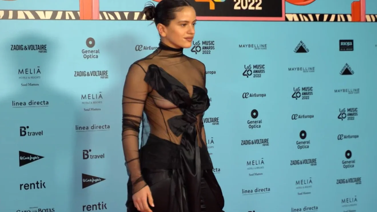 'Lie like you love me', la nueva canci&oacute;n de Rosal&iacute;a