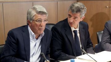 Miguel Ángel Gil Marín (d), junto al presidente Enrique Cerezo