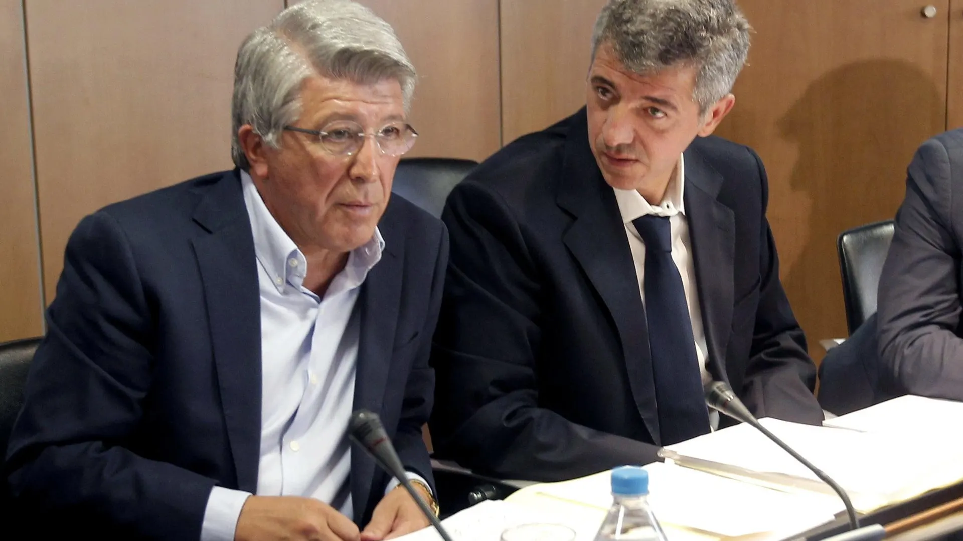 Miguel &Aacute;ngel Gil Mar&iacute;n (d), junto al presidente Enrique Cerezo