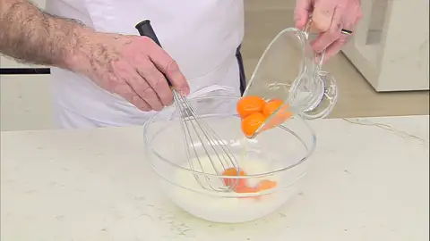 Incorpora las yemas Incorpora las yemas