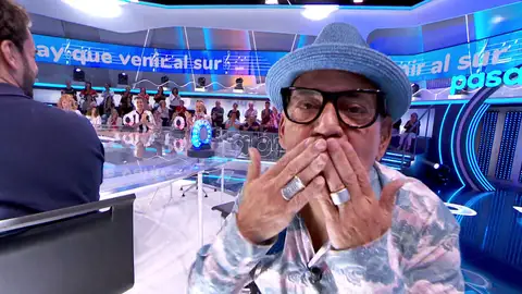 José Corbacho hasta pierde el sombrero por Raffaella Carrà porque ‘Hay que venir al sur’ José Corbacho hasta pierde el sombrero por Raffaella Carrà porque ‘Hay que venir al sur’