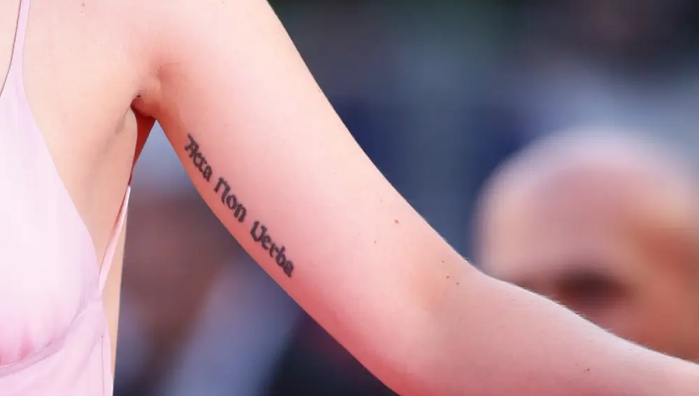 El brazo tatuado de Dakota Johnson