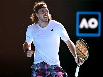 Stefanos Tsitsipas celebra un punto ante Karen Khachanov Stefanos Tsitsipas celebra un punto ante Karen Khachanov