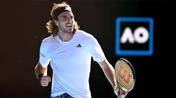 Stefanos Tsitsipas celebra un punto ante Karen Khachanov Stefanos Tsitsipas celebra un punto ante Karen Khachanov