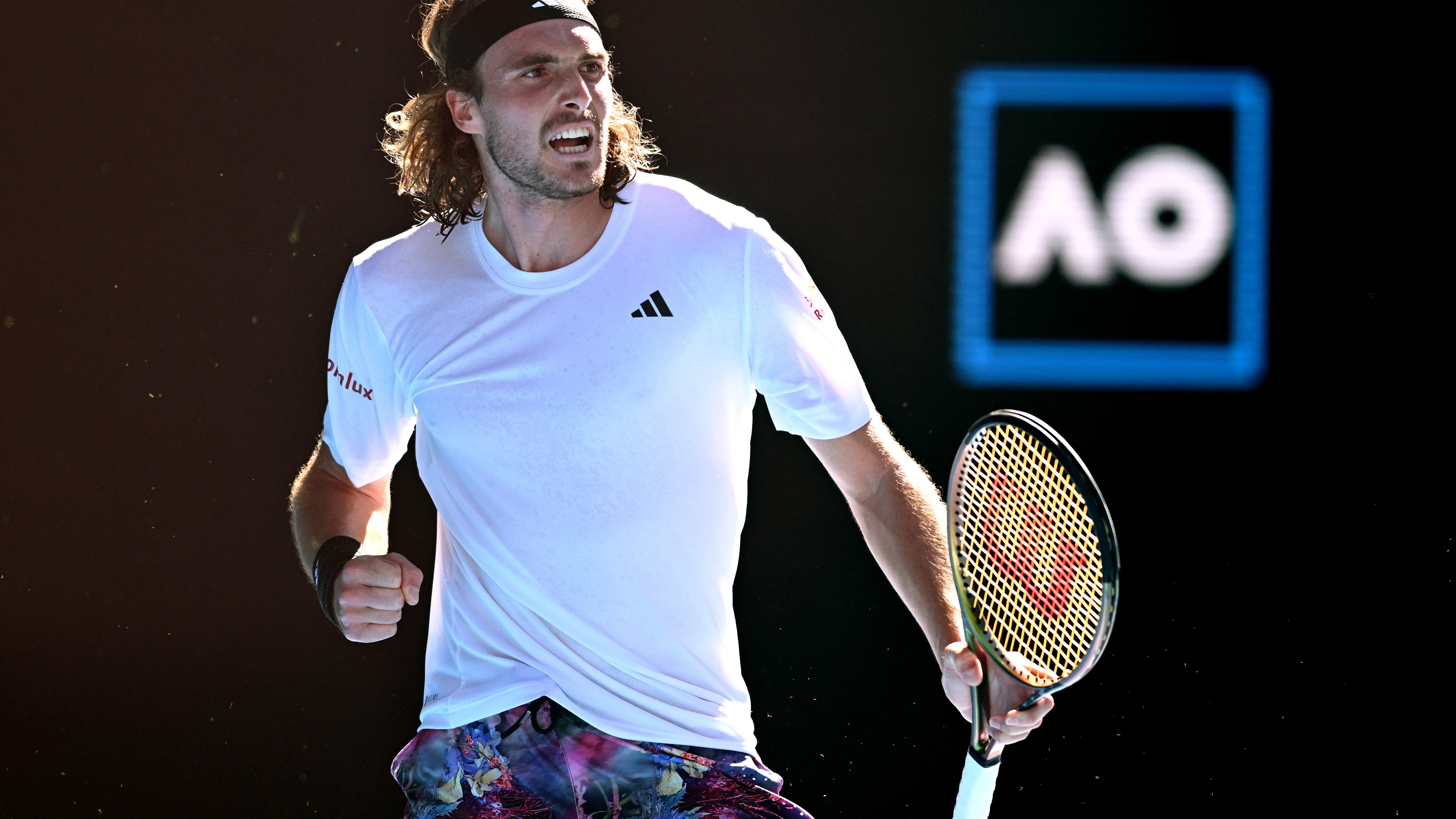 Stefanos Tsitsipas celebra un punto ante Karen Khachanov Stefanos Tsitsipas celebra un punto ante Karen Khachanov
