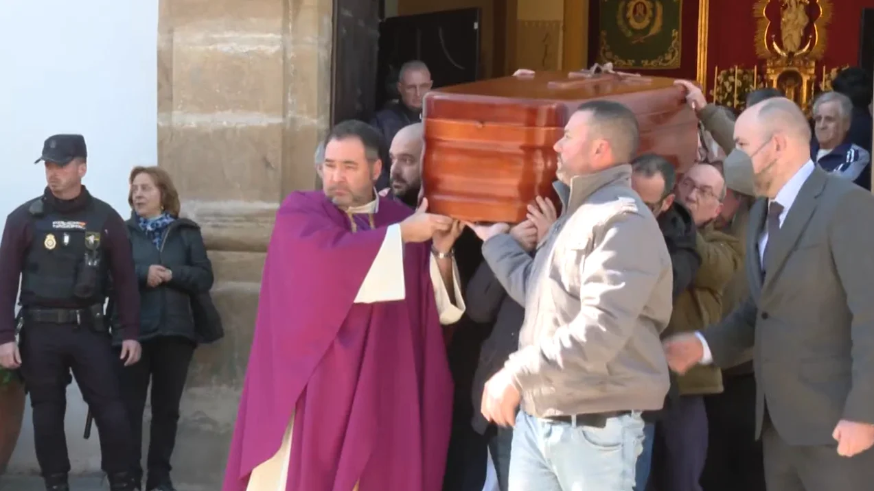 Algeciras se vuelca para despedir al sacrist&aacute;n Diego Valencia