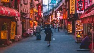 Ciudadanos en una ciudad de Japón