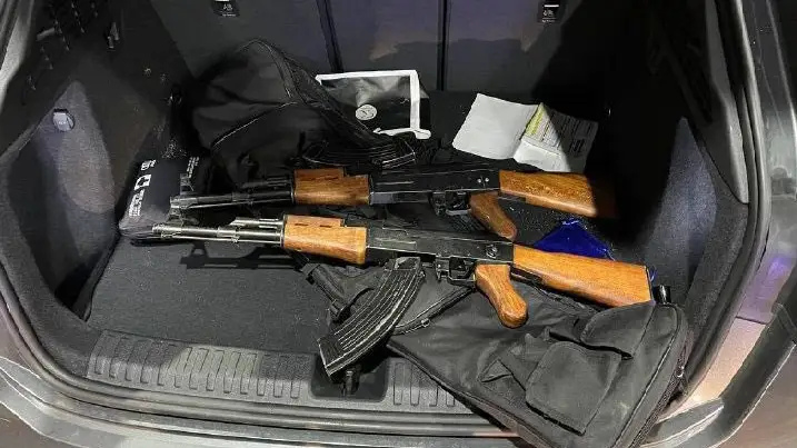 Interceptan dos AK-47 en Girona en un coche con matrícula francesa Interceptan dos AK-47 en Girona en un coche con matrícula francesa