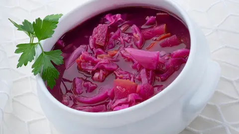 Receta de sopa de col lombarda, de Karlos Arguiñano Receta de sopa de col lombarda, de Karlos Arguiñano