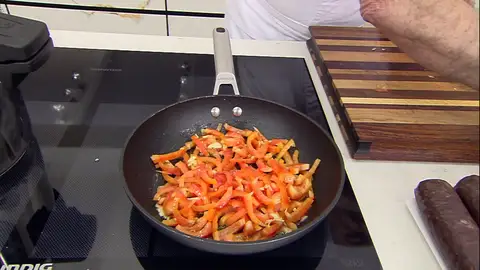 Un aperitivo sencillo, fácil y rápido de Arguiñano: morcilla con puré de patata y pimientos Un aperitivo sencillo, fácil y rápido de Arguiñano: morcilla con puré de patata y pimientos