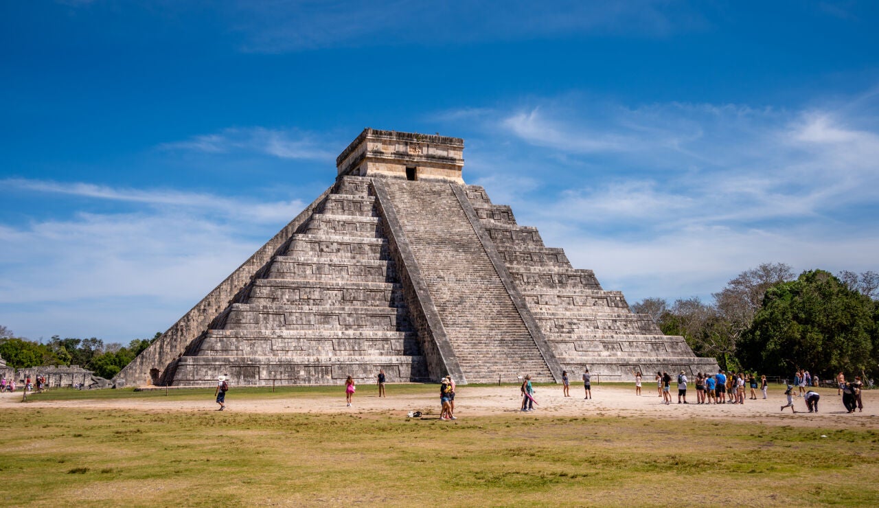 Turistas en la pirámide de Chichén Itzá