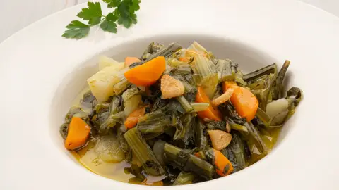 Receta de achicoria con refrito de ajo y limón, de Arguiñano: "Más sano no puede ser" Receta de achicoria con refrito de ajo y limón, de Arguiñano: "Más sano no puede ser"