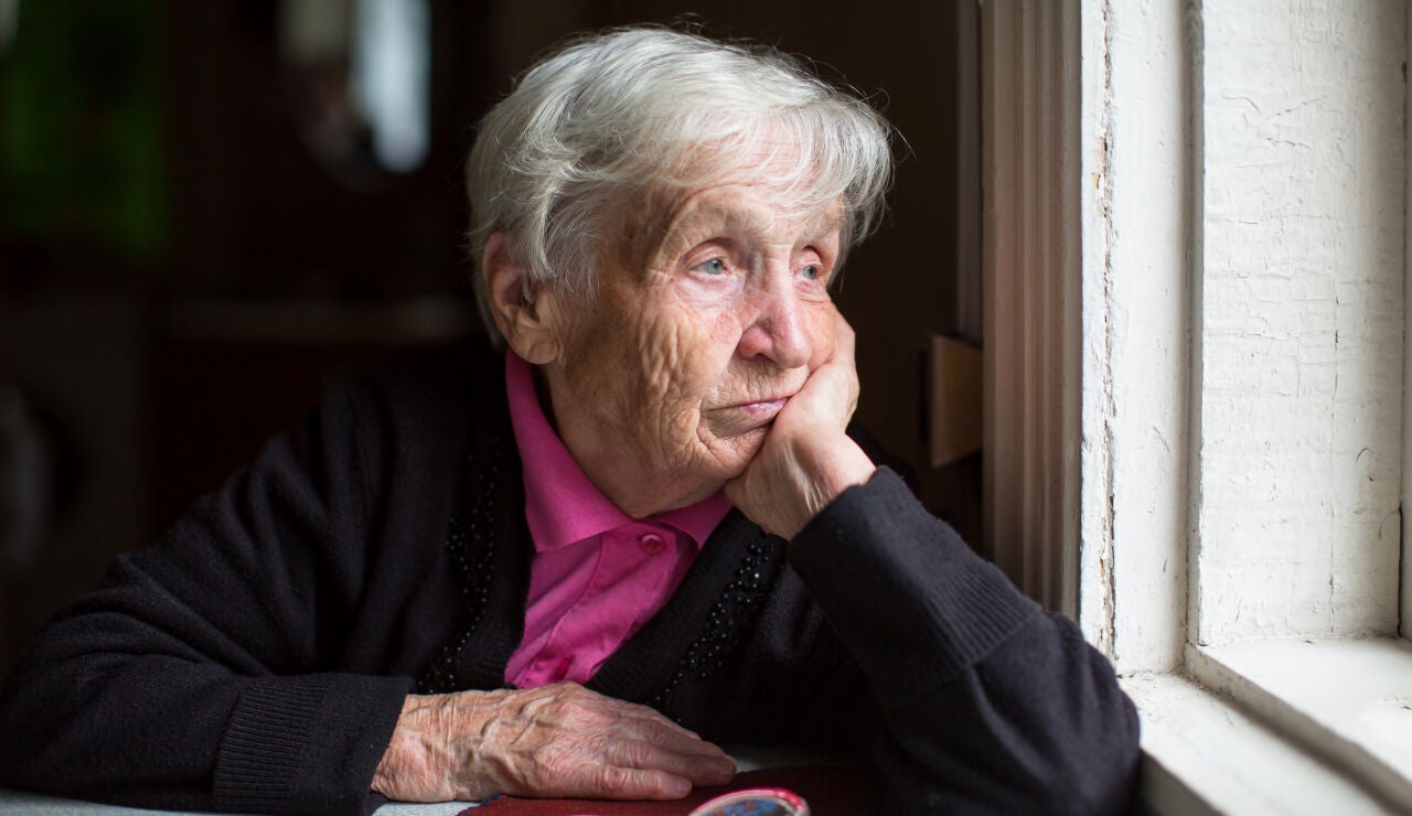 Mujer mayor sola