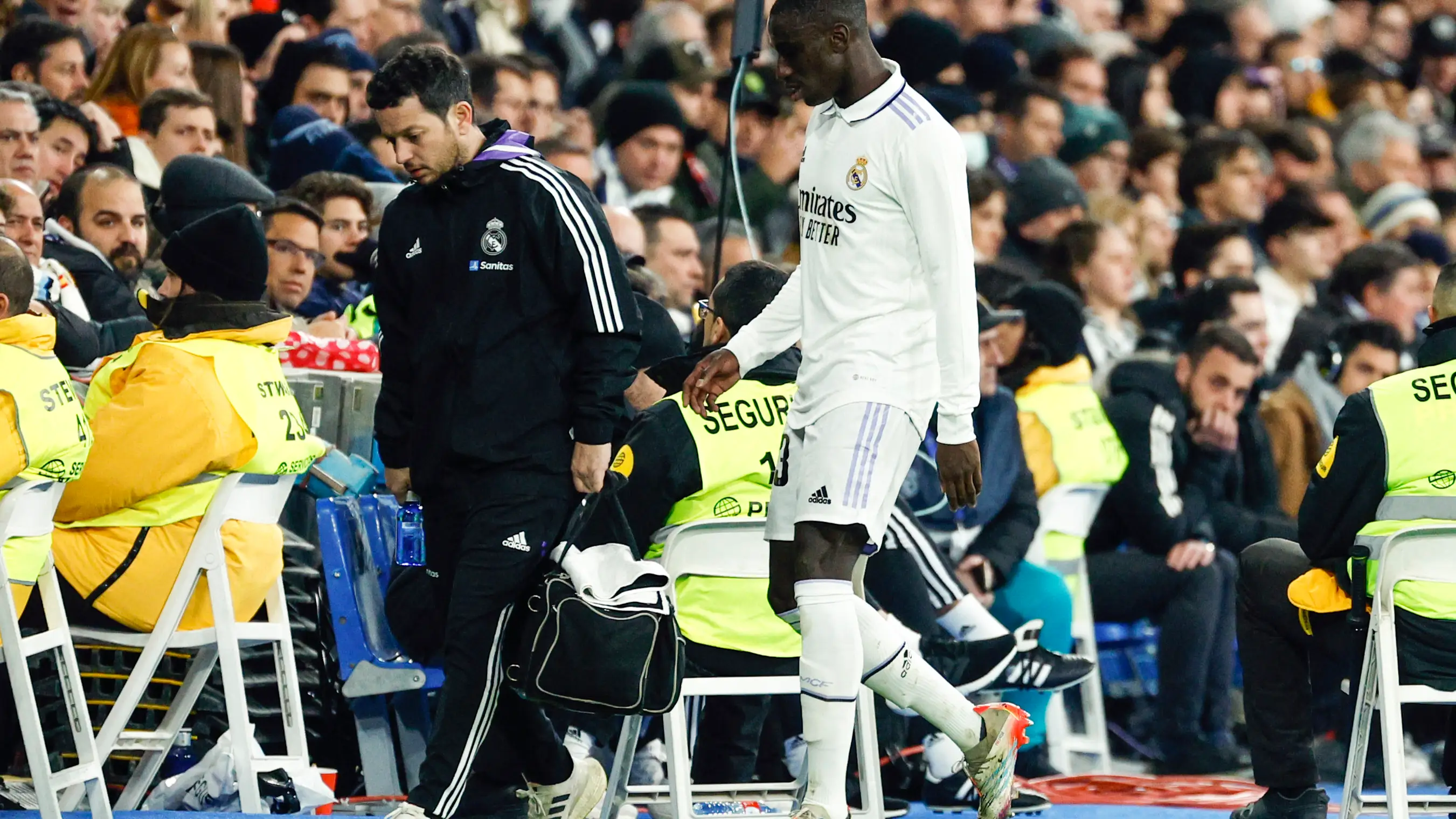 Ferland Mendy se retira lesionado ante el Atlético de Madrid Ferland Mendy se retira lesionado ante el Atlético de Madrid