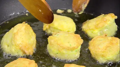 Fríe las albóndigas Fríe las albóndigas