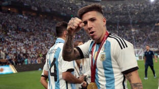 Enzo Fern&aacute;ndez tras ganar el Mundial con Argentina