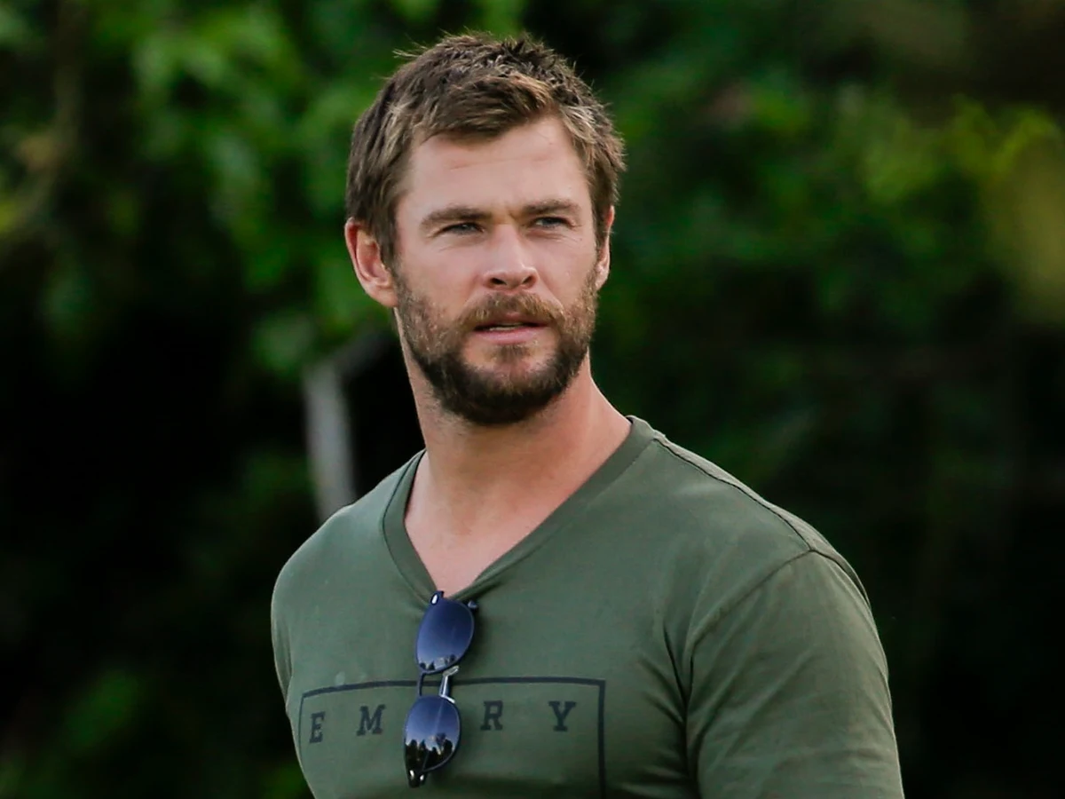 El actor Chris Hemsworth hace una pausa en su carrera al descubrir que  tiene riesgo elevado de desarrollar Alzheimer - BBC News Mundo