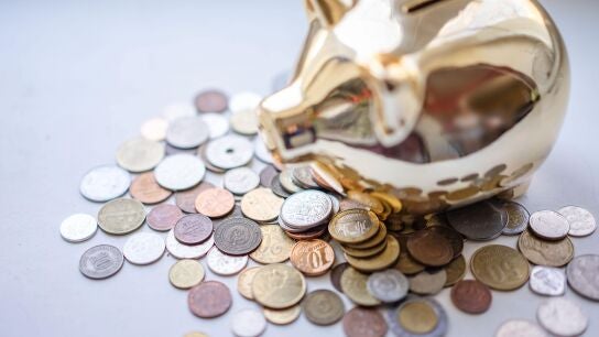 Imagen de una hucha con euros