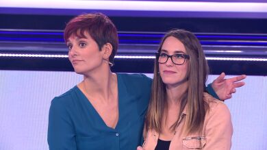 ¿Navidad en pleno verano? El cine hace perder todo su dinero a Sonia y Sara en 'Atrapa un millón'