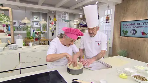 Coloca otra hoja encima y repite el proceso Coloca otra hoja encima y repite el proceso