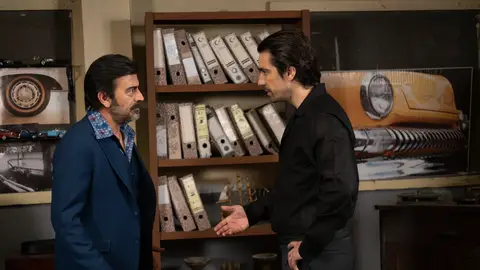 Hakan y Abdülkadir en el capítulo '135' de 'Tierra Amarga'. Hakan y Abdülkadir en el capítulo '135' de 'Tierra Amarga'.