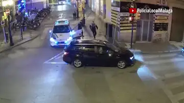Un hombre intenta robar un VTC en Málaga y termina detenido por la policía al no saber arrancarlo Un hombre intenta robar un VTC en Málaga y termina detenido por la policía al no saber arrancarlo