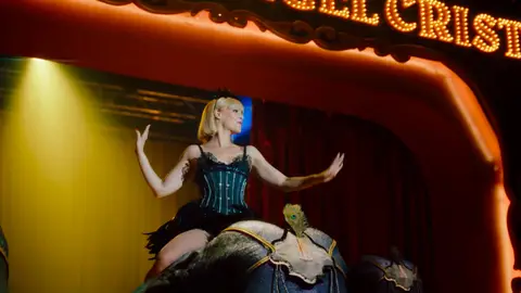 Bárbara Rey conquista el circo de Ángel Cristo con su espectáculo de elefantes Bárbara Rey conquista el circo de Ángel Cristo con su espectáculo de elefantes