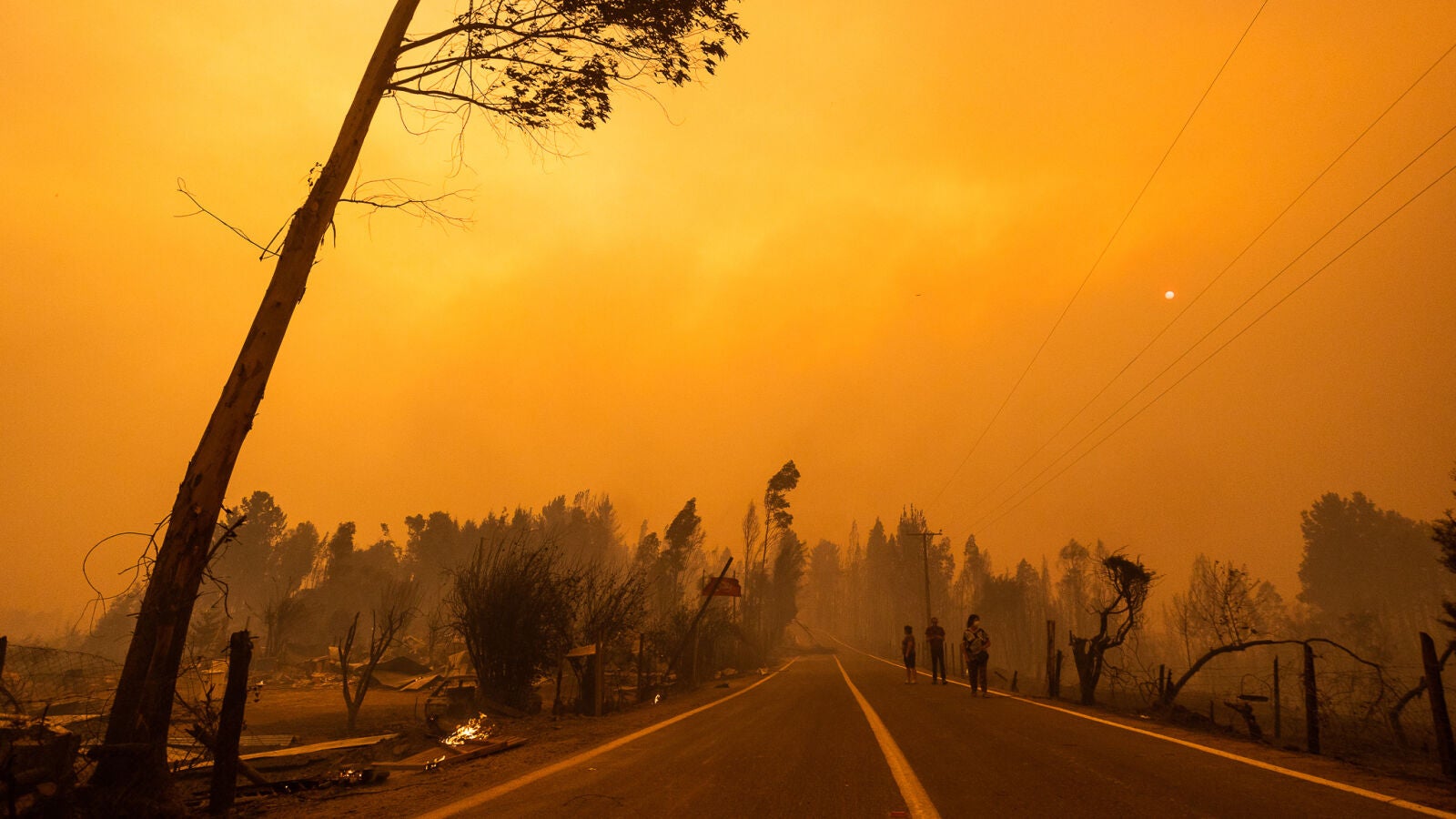España enviará un equipo de la UME a Chile, donde los incendios dejan 24 muertos