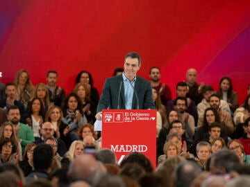 El secretario general del PSOE y presidente del Gobierno, Pedro Sánchez, participa en un evento del PSOE para la presentación de Reyes Maroto como candidata a la Alcaldía de Madrid, este sábado en Madrid. 