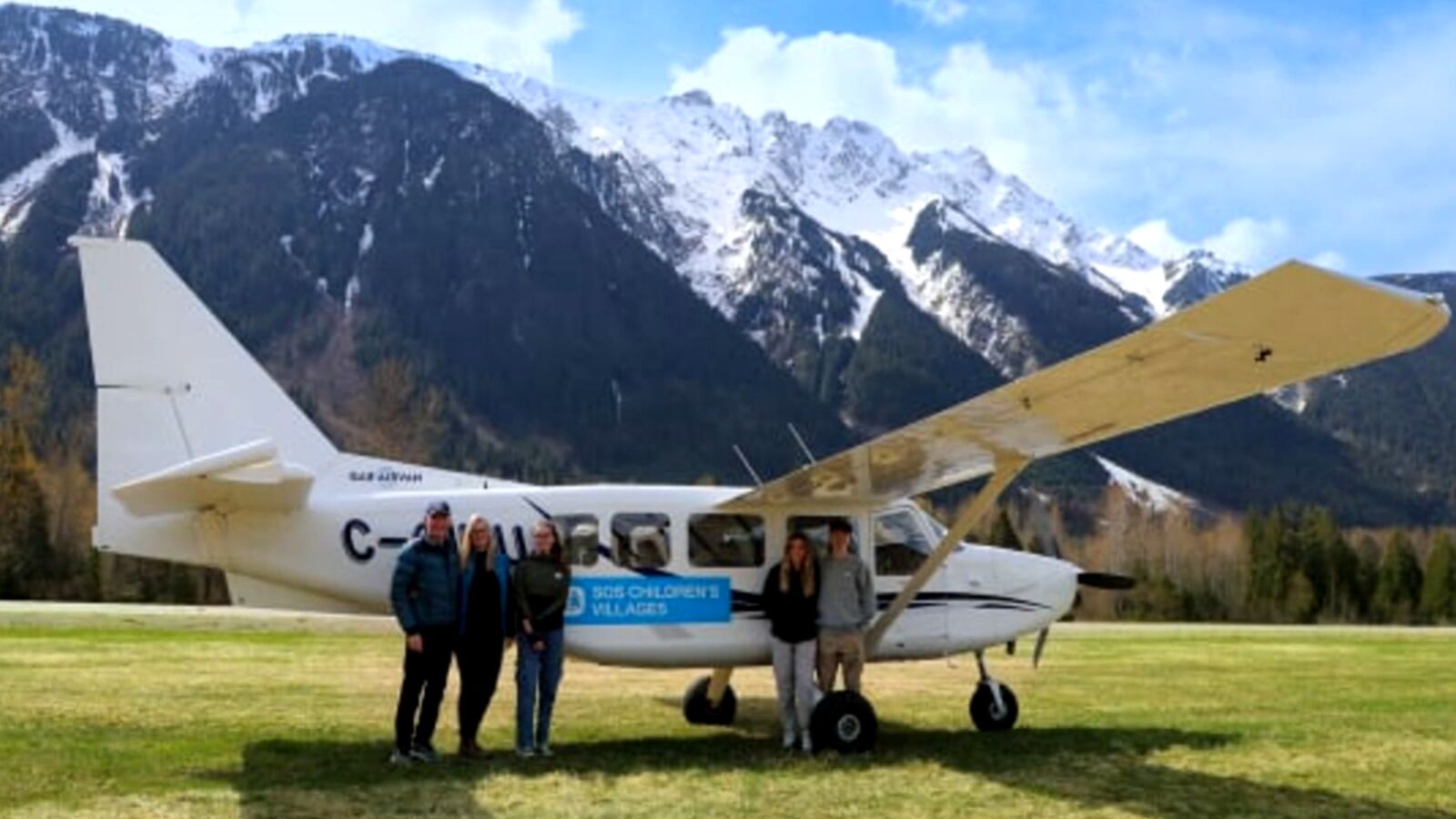 Una vuelta al mundo por 50 países en un avión monomotor: la loca aventura de una familia por un fin benéfico