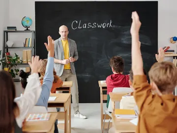 Profesor dando clase Profesor dando clase