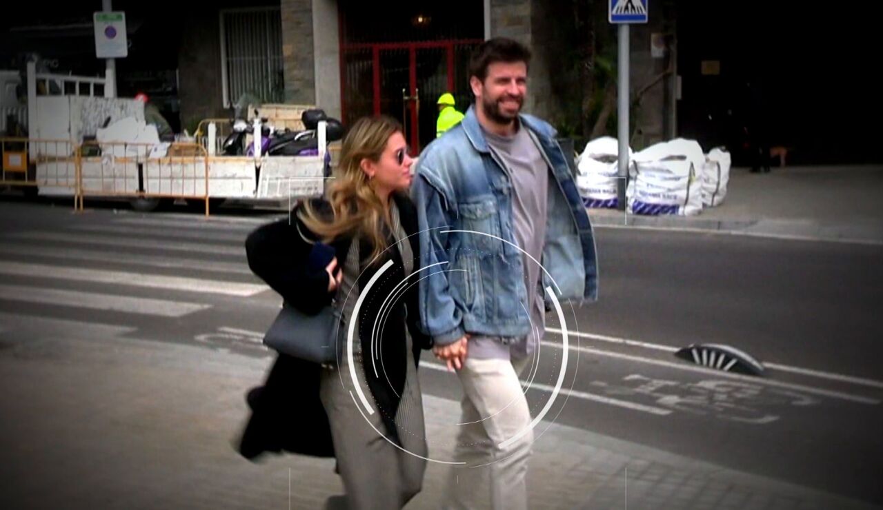 Gerard Piqué y Clara Chía, más felices que nunca: abrazos, risas e incluso vaciles con la prensa