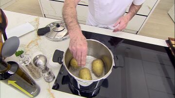 Cuece las patatas