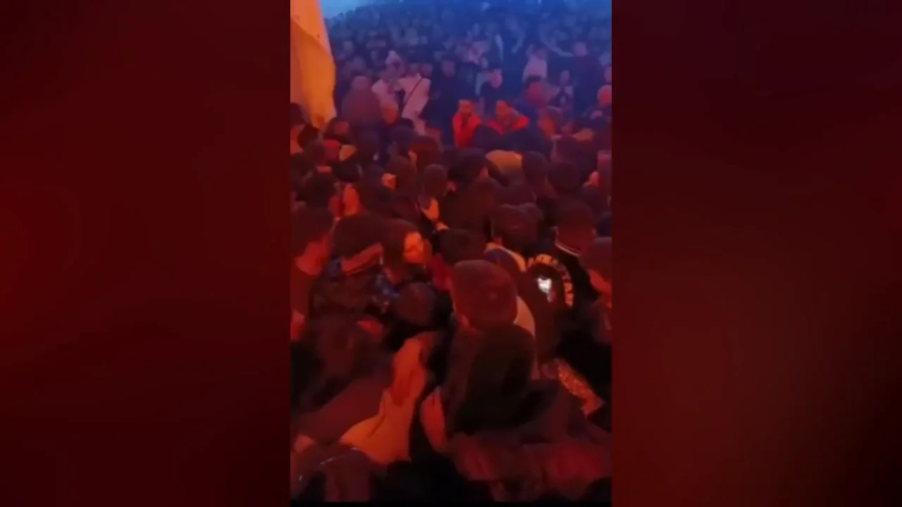 El vídeo de la tensión en la carpa municipal El vídeo de la tensión en la carpa municipal