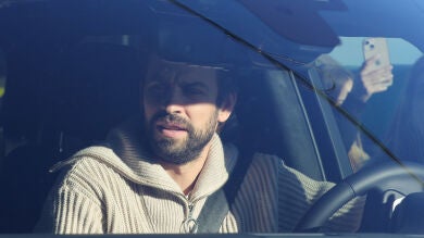 Piqué tiene tanta prisa por irse de casa de Shakira que se va con el maletero abierto