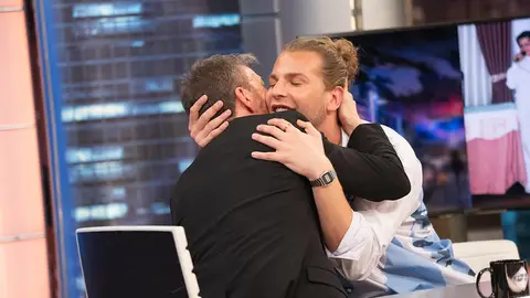 Eduardo Navarrete se emociona al recordar cómo contó a sus padres que es gay: "No les vino nada bien, y yo con el tiempo les he entendido" Eduardo Navarrete se emociona al recordar cómo contó a sus padres que es gay: "No les vino nada bien, y yo con el tiempo les he entendido"