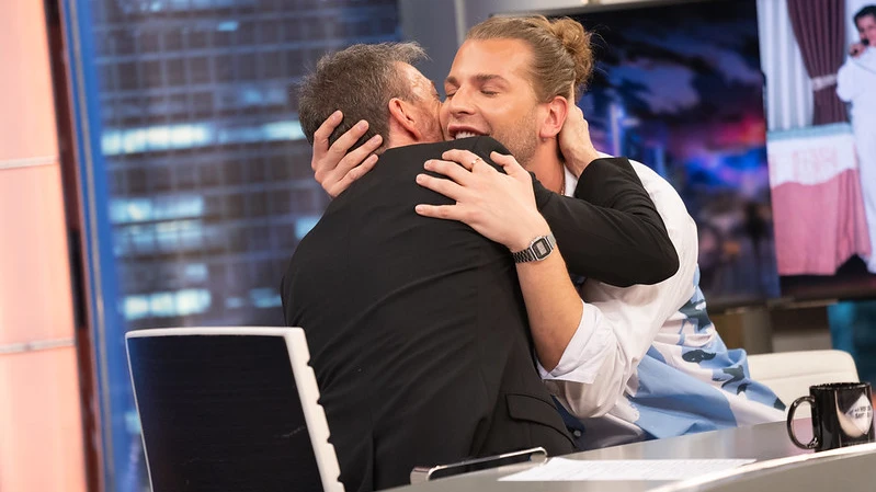 Eduardo Navarrete se emociona al recordar c&oacute;mo cont&oacute; a sus padres que es gay: "No les vino nada bien, y yo con el tiempo les he entendido"