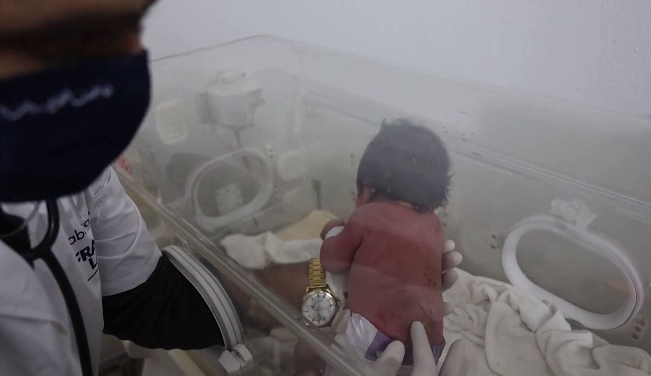 Bebé que nace en el terremoto de Turquía pero que pierde a su familia