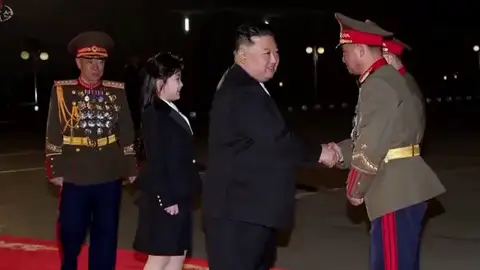 La hija de Kim Jong-un reaparece junto a su padre La hija de Kim Jong-un reaparece junto a su padre