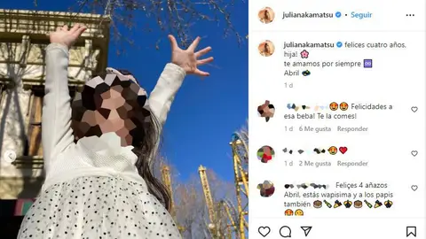 Abril hija de Julia Nakamatsu y Melendi jugando Abril hija de Julia Nakamatsu y Melendi jugando