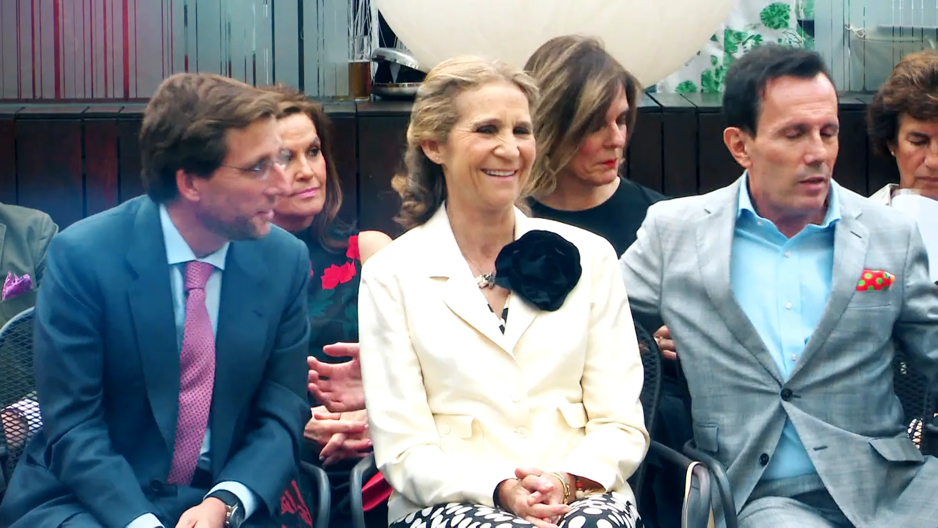 La infanta Elena reaparece con una gorra igual a la que suele llevar Froilán: ¿Es un guiño a su hijo? La infanta Elena reaparece con una gorra igual a la que suele llevar Froilán: ¿Es un guiño a su hijo?