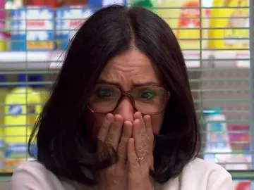 Jeros envía un paquete a Manolita con un claro mensaje para Ciriaco: “¿Qué es esto?” Jeros envía un paquete a Manolita con un claro mensaje para Ciriaco: “¿Qué es esto?”